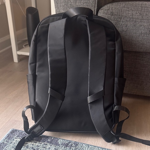 Lululemon Everywhere Backpack 22L - Picture 3 of 6